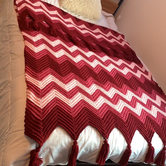 Vintage Handmade Wool Knitted Throw Bed Cover/ Blanket with Tassels Chevron - Picture 8 of 11